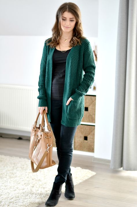 Green Dress With Cardigan, Dress With Cardigan Fall, Green Cardigan Outfit, Cardigan Verde, Long Cardigan Outfit, Dark Green Cardigan, Cardigan Fall Outfit, Outfit Cardigan, Cardigan Outfit