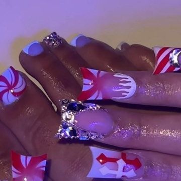 Christmas Duck Nails Acrylic, Christmas Nails Duck, Duck Nails Christmas, Winter Duck Nails, Duck Christmas Nails, Christmas Freestyle Nails, Christmas Duck Nails, Red Duck Nails, Duck Bill Nails