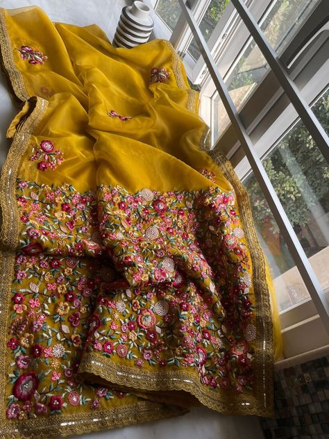 Organza Sarees Embroidery, Saree Beautiful, Haldi Outfits, Navratri Dress, Saree Embroidery, Hand Embroidery Dress, Crepe Saree, Yellow Saree, Embroidered Saree