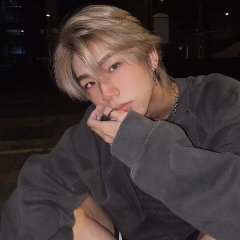 Blonde Hair Korean, Blonde Asian Hair, Brown Hair Male, Men Blonde Hair, Blonde Hair Boy, Brown Hair Men, Blonde Asian, Asian Haircut, Men With Blonde Hair