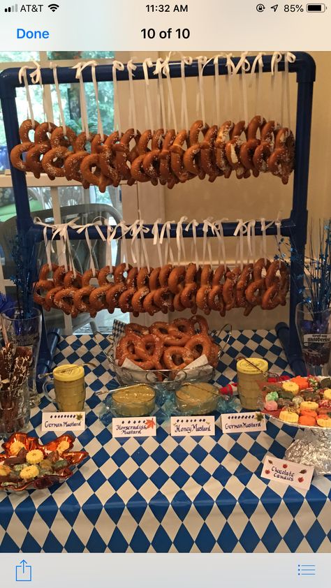 Oktoberfest Kids Party, Octoberfest Party Ideas, Germany Party, Octoberfest Party, German Christmas Traditions, German Party, Scarecrow Festival, Oktoberfest Food, Apres Ski Party