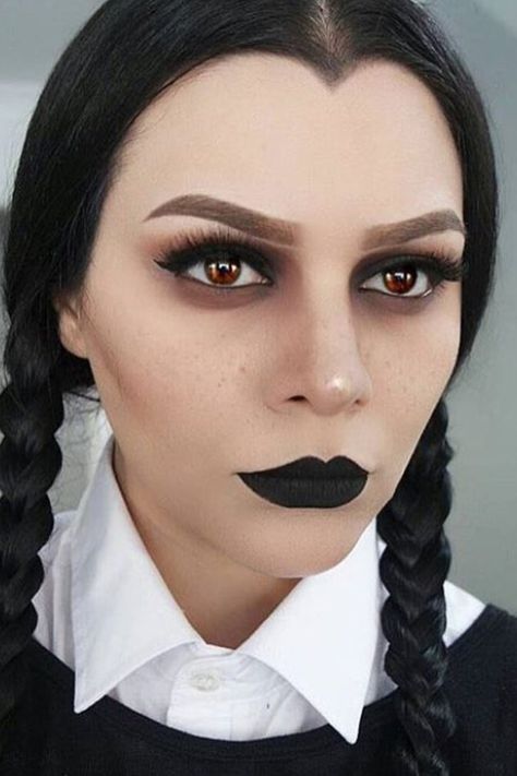 Wednesday Addams Halloween Makeup Ideas. If you already own all black everything—black lipstick included—here's the look for you. Wednesday Addams Makeup, Teknik Makeup, Halloweenský Makeup, Wednesday Addams Costume, Holloween Makeup, Halloween Makeup Diy, Halloween Fest, Halloween Makeup Ideas, Halloween Makeup Pretty