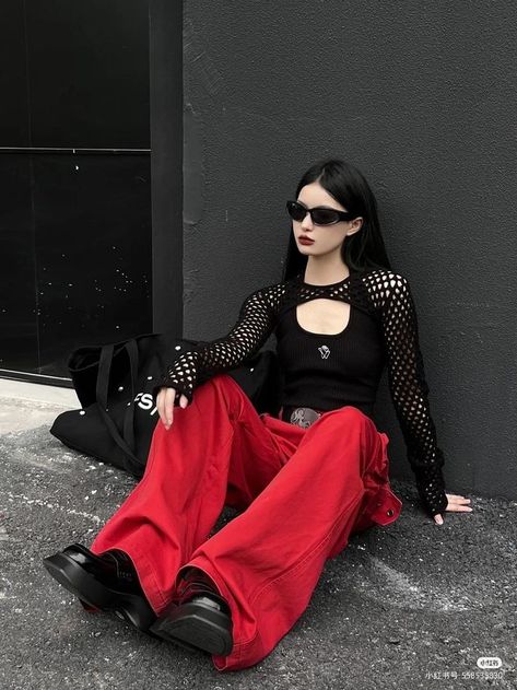 Weeknd Inspired Outfits, Red Style Aesthetic, Cyberpunk Fashion Women, Cyberpunk Look, Leader Jacket, Red Black Outfit, Red And Black Outfits, Street Style Aesthetic, Finding Inspiration