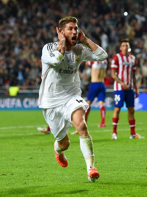 Sergio Ramos celebrating his 92:48 goal for Real Madrid in UCL Final against Atletico Madrid (2014) Real Madrid 2014, Real Madrid Goal, Football Moments, Real Madrid Video, Real Madrid Champions League, Real Madrid Football Club, Madrid Football, Cristino Ronaldo, Neymar Football