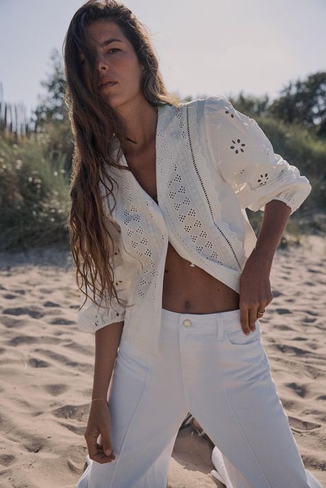 BLUSA BORDADOS PERFORADOS Round Neck Blouse, Cutwork Embroidery, Eyelet Blouse, Crochet Coat, Hijab Fashion Inspiration, Zara Blouse, Cut Work, Embroidery Details, Blazer Dress