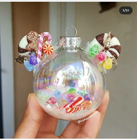 Disney Christmas Decorations Diy, Disney Christmas Diy, Disney Christmas Crafts, Disney Tree, Disney Xmas, Christmas Pastries, Disney Diy Crafts, Disney Christmas Decorations, Candy Christmas Tree