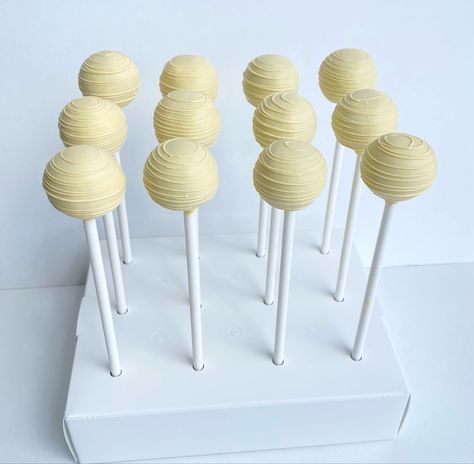 Sweet Hellos Yellow And White Cake Pops, Yellow Cakepops, Yellow Party Themes, Yellow Cake Pops, Yellow Desserts, Yellow Stuff, Yellow Birthday Parties, White Cake Pops, Pink Cake Pops