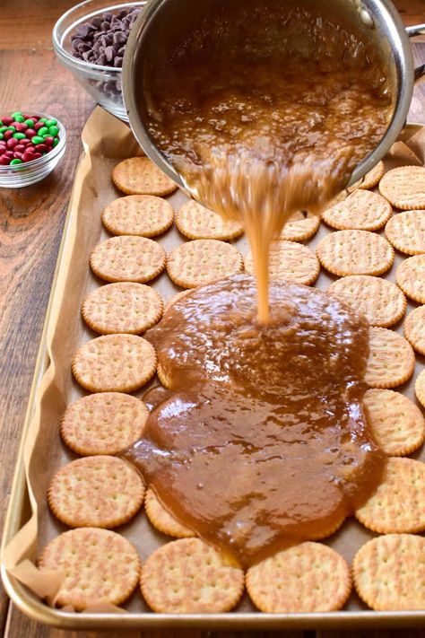 Easy Toffee Recipe With Crackers, Hat Stacks Recipe, Ritz Cracker Christmas Bark, Ritz Cracker Toffee Bars, Pecan Toffee Crackers, Ritz Cracker Candy Holidays, Toffee Crackers Graham Crackers, Ritz Cracker Bark Recipes, Dessert Ritz Crackers