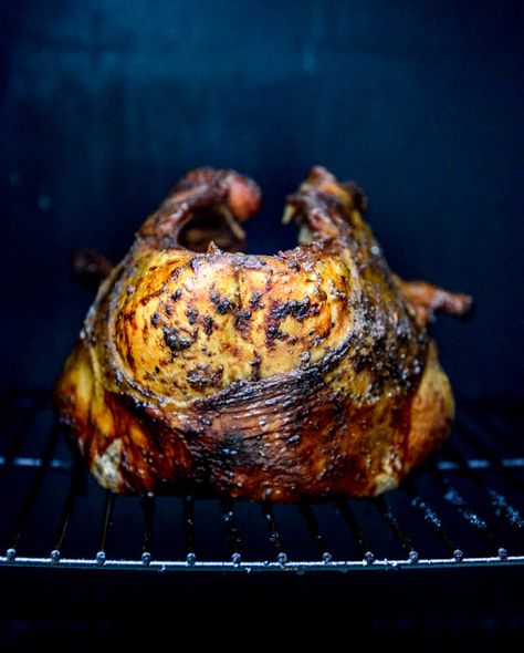 this applewood smoked turkey is prepped with a maple bourbon brine and served with a cider bourbon gravy! I howsweeteats.com Turkey Brines, Bourbon Gravy, Bourbon Brine, Bourbon Turkey, Bourbon Cider, Recipe Thanksgiving, Smoked Turkey Breast, Food Holidays, Maple Bourbon