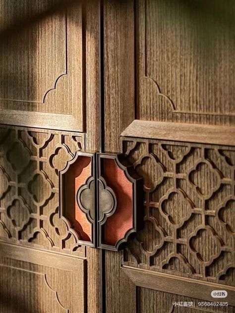 Restaurant Doors, Luxurious Restaurant, Restaurant Door, Chinese Style Interior, Chinese Door, Indochine Style, Door Handle Design, Chinese Interior, Entrance Door Design