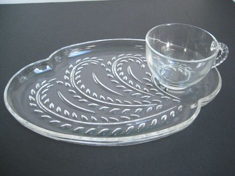 Glass Desert, Hostess Snacks, Punch Bowl Cups, Serve Ware, Glass Insulators, China Dishes, Snack Set, Snack Plate, Kitchen Set