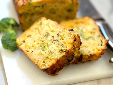 Broccoli Bread Recipe, Artichoke Bread Recipe, Broccoli Bread, Cheddar Bread Recipe, Challa Bread, Bakery Goodies, Cheddar Bread, Cheddar Cheese Recipes, Vegetable Bread