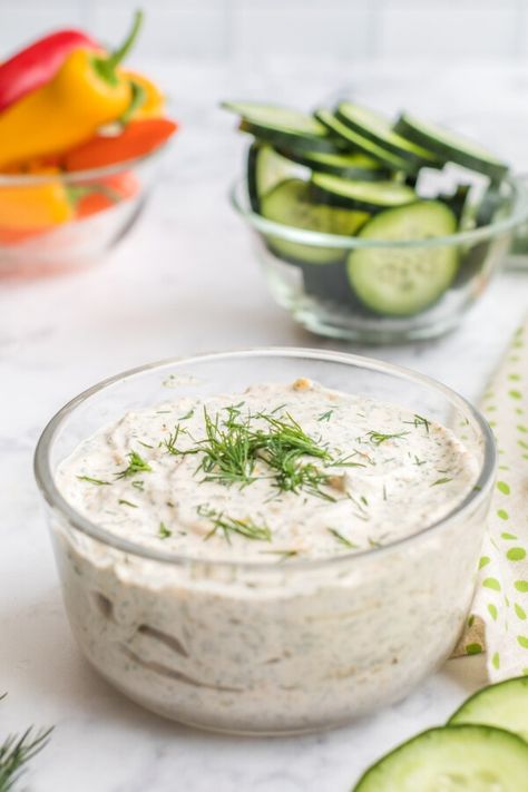 Dairy Free Dill Dip, Dill Chip Dip, Dill Dip Recipe Sour Cream And Mayo, Dip For Vegetables, Vegetables Chips, Pita Chips Recipe, Dill Dip Recipes, Baked Pita Chips, Vegetable Dips