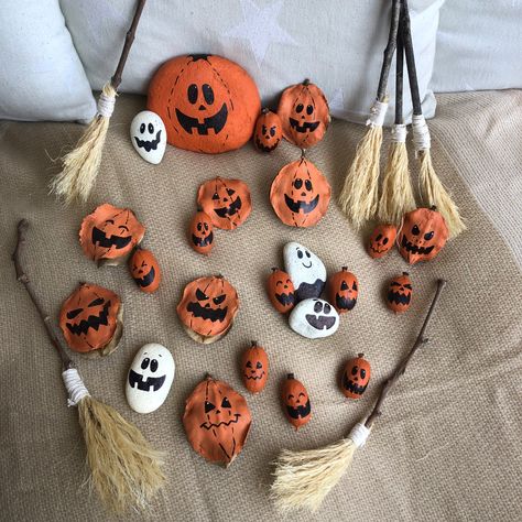 Eco Friendly Halloween Decorations, Eco Friendly Halloween Decor, Sustainable Halloween Decor, Eco Friendly Halloween, Sustainable Halloween, Hallowen Crafts, Eco Crafts, Green Halloween, Eco Friendly Holiday