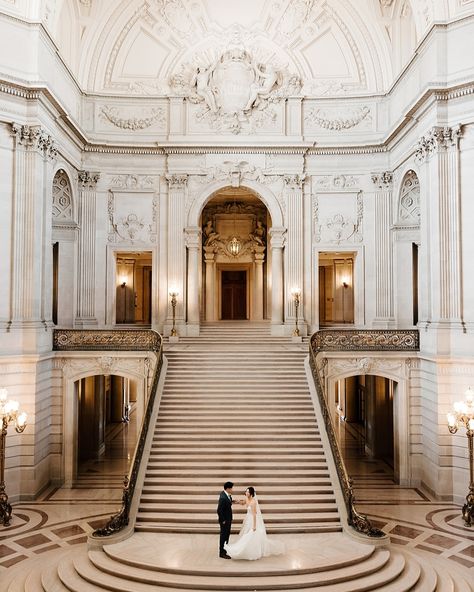 We are in love with these absolute lovebirds! Please tell us how you visited so many locations to create this incredible set of photos 😍 Shot by the incredible @megs_marvels, Christiane + Thomas radiated romance as they conquered San Fransico on this incredible wedding day Congratulations lovers! Christiane wore the Genevieve gown by @jennyyoonyc Hair Stylist & MUA - @urbanbeautyloft.fiona Floral Design - @marbledmint Wedding In Art Museum, Wedding Museum Photography, Art Museum Wedding Photos, Wedding Venue Art Museum, Museum Of The City Of New York Wedding, San Fransico, Art Gallery Wedding, Love Birds, Hair Stylist