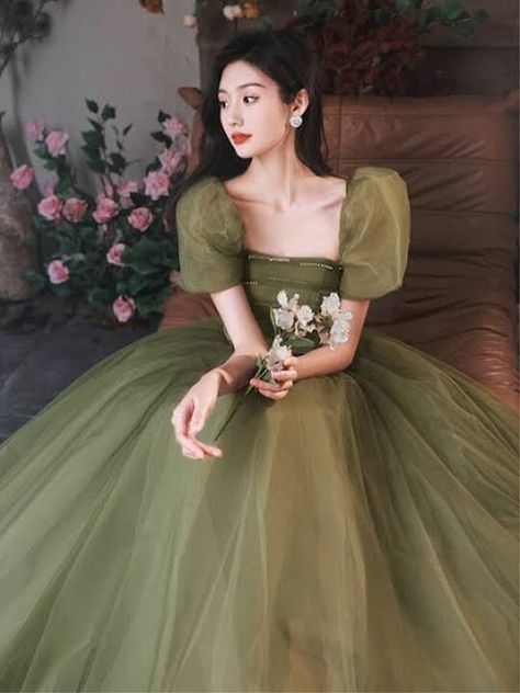 Party Dress Green, Green Evening Dresses, Mori Style, Green Evening Dress, Mori Fashion, Simple Silhouette, Green Prom Dress, Green Sequins, Slim Fit Dresses