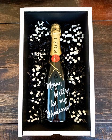 Unique Bridesmaid Proposal Gifts, Luxury Bridesmaid Proposal, Bridesmaid Proposal Champagne, Wedding Bridesmaid Proposal, Bridesmaid Proposal Ideas, Champagne Box, Bridesmaid Gifts Unique, Champagne Bridesmaid, Unique Bridesmaid