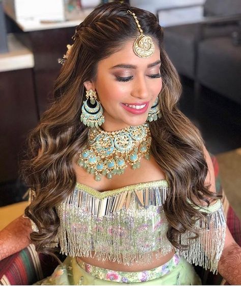 45+ Trending Maang Tikka Designs worn by Real Brides (All Kinds & Sizes) | ShaadiSaga Tikka Hairstyle, Reception Hairstyles, Tikka Designs, Bridal Hairstyle Indian Wedding, Engagement Hairstyles, Front Braids, Indian Wedding Hairstyles, Open Hairstyles, Indian Bridal Hairstyles