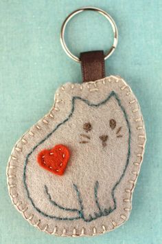 Felt Template, Felt Cat, Cat Crafts, Felt Diy, Felt Ornaments, Felt Art, Felt Animals, Felting Projects, Felt Crafts