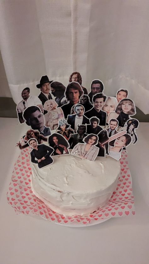 I CANT BELIEVE I MADE THIS 😭 #celebritycake #memecake #ilovethesepeople #meme #funny #birthdaycake #cakedesign Goofy Cake, Crush Cake, Smash Cakes, Man Cake, Cake Inspo, Creative Birthday Cakes, Celebrity Faces, Creative Birthday, Hot Style