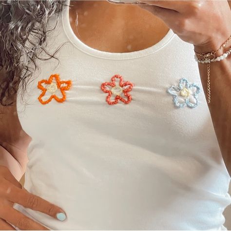 White Tank Hand Embroidered Tank Top Embroidery Ideas, Bead Embroidery Tank Top, Embroidery On Tank Top, Embroidered Tank Top Diy, Beaded Tshirt Ideas, Beaded Tshirts, Embroidered Shirt Ideas, Diy Embroidered Shirt, Embroided Top