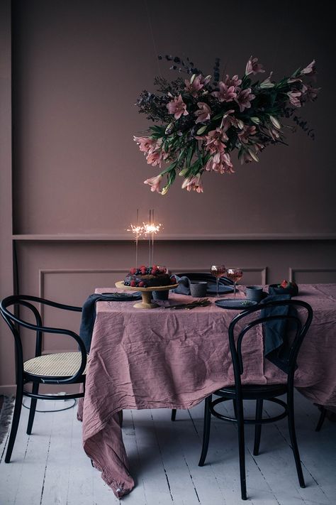 Deco Violet, Decoration Inspiration, Home N Decor, Room Colors, 인테리어 디자인, Dining Room Decor, The Table, Colorful Interiors, Interior Inspiration