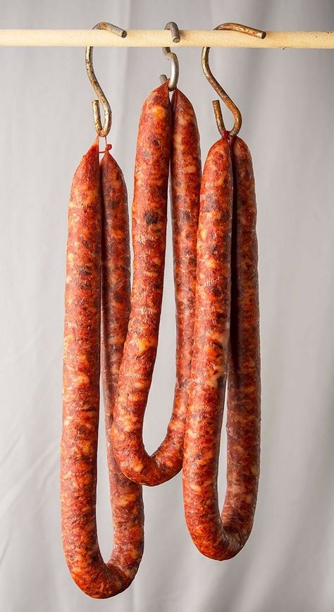 Longaniza Recipe, Cured Meat Recipes, Home Made Sausage, Homemade Sausage Recipes, Sausage Recipe, Charcuterie Cheese, Homemade Sausage, Cuban Recipes, How To Make Sausage