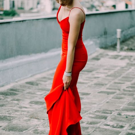 RED: The Perfect Color for Any Month… Especially for Heart Month Prom Dress Petite, Petite Sundresses, Petite Prom Dress, Petite Style Outfits, Petite Body Types, Woman Images, Petite Midi Dress, Petite Celebrities, Colorful Wardrobe