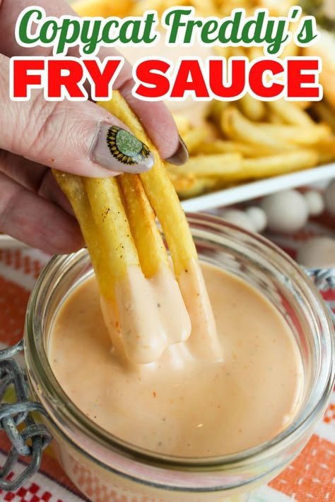 This Copycat Freddy’s Fry Sauce is spot on and with only 4 ingredients – you’ll be dippin fries in no time! Freddy’s Famous Fry Sauce offers a zippy twist on traditional ketchup and I promise you’ll be making it all the time! Freddy's Fry Sauce Recipe, Copycat Restaurant Sauces, Homemade Fry Sauce, Freddys Fry Sauce Recipe, Copycat Sauce Recipes, Copycat Sauces, Fry Dipping Sauce, French Fry Sauce, Fry Sauce Recipe