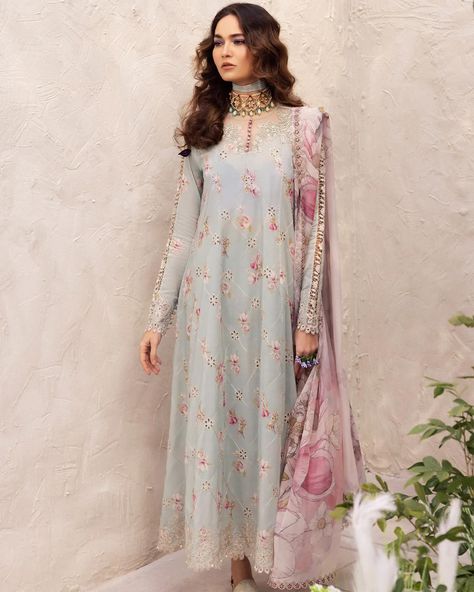 Lawn New Arrivals Swatch Display, Sara Clothes, Simple Suits, Pakistani Wear, Desi Fits, Indian Suit, Pakistani Dresses Online, Hania Amir, Pakistani Style