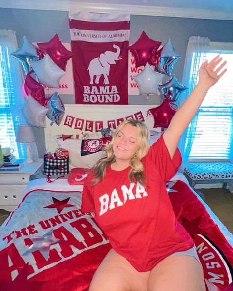 Bed Party College, Alabama Sorority, Alabama Gameday Outfit, Roll Tide Football, Bed Party, Party College, College Bedding, Grad Photoshoot, College Parties