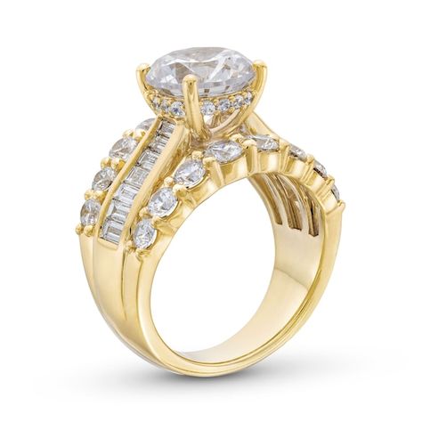 Yellow gold round engagement ring