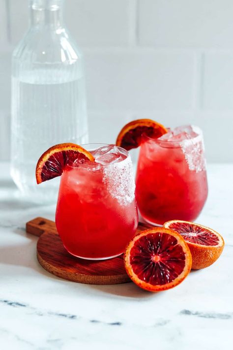 Looking for a blood orange juice recipe or blood orange non alcoholic drinks? I've got a delicious sparkling blood orange mocktail recipe! Blood orange mocktails are great because the fruit has a sweet, citrusy, and slightly tart taste along with a gorgeous deep red color to its juice. This makes it fun to pair with different ingredients and offers a lovely presentation. No need to continue your search for blood orange mocktail recipes; click or visit FabEveryday.com for this one! Orange Non Alcoholic Drinks, Orange Drink Recipes, Halloween Baby Shower Food, Blood Orange Mocktail, Blood Orange Drink, Orange Mocktail Recipes, Mind Diet Recipes, Orange Mocktail, Homemade Orange Juice