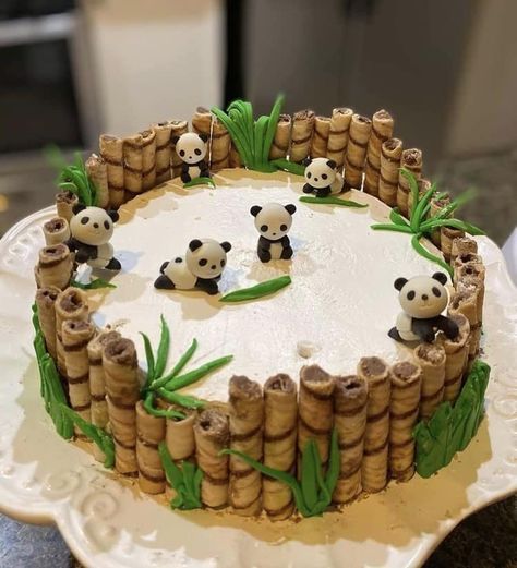 Pirouette Cookies, Panda Birthday Cake, Bolo Panda, Cake Designs For Girl, Panda Cake, Animal Birthday Cakes, Plain Cake, Animal Cakes, Amazing Cake