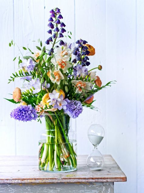 Hyacinth Bouquet, Spring Flower Arrangements, Spring Floral Arrangements, Spring Bouquet, Beautiful Flower Arrangements, Deco Floral, Modern Flower, Bright Flowers, Spring Blooms