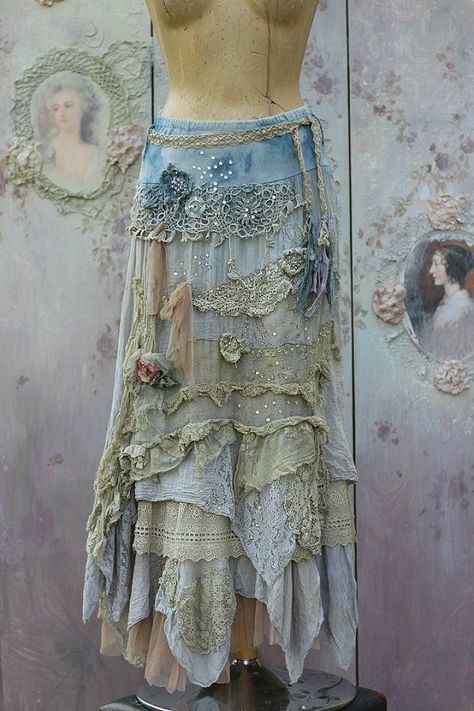 By Fleursboheme Vetement Hippie Chic, Hippie Rock, Shabby Chic Clothes, Fest Outfits, Mode Hippie, Hippie Skirts, Stil Boho, Altered Couture, Mode Boho