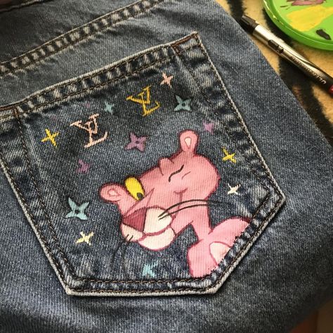 Drawing On Clothes, Drawing Ideas Easy For Teens, Jean Diy, Clothes Drawing, Drops Baby, Painted Clothes Diy, Wrinkled Clothes, Diy Jeans, Denim Art