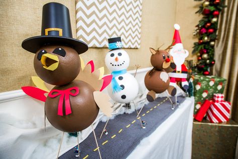 Macy’s Day Parade For the home. Maria Provenzano is taking styrofoam balls and turning them into a mini-parade. Thanksgiving Parade Floats, Kids Parade Floats, Foam Ornaments, Macy's Day Parade, Turkey Ideas, Ideas For Thanksgiving, Holiday Balloons, Thanksgiving Parade, Christmas Bucket