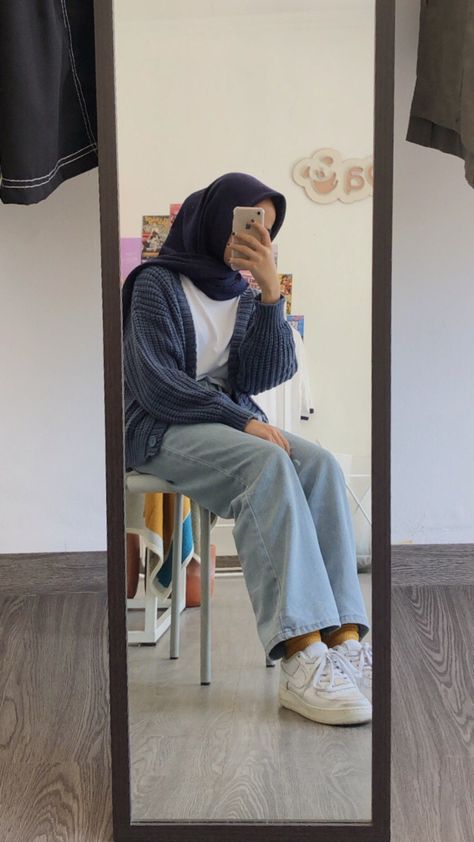 Ootd Sweater, Study Tour, Outfit Korean Style, Hijab Look, Outfit Korean, Muslim Fashion Hijab Outfits, Muslim Outfits Casual, Hijab Style Casual, Casual College Outfits