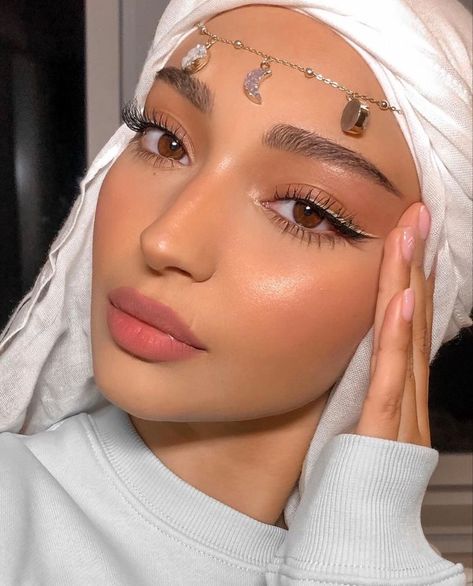 Hijab Makeup, Arabic Makeup, Estilo Hijab, Natural Glowy Makeup, Mode Turban, Soft Makeup, Flawless Face, Hijabi Girl, Looks Black