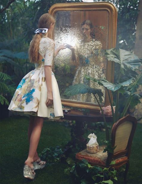 ‘Alice in Wonderland’ Inspired This Enchanting Vogue China Editorial | Fashion Gone Rogue Editorial Vogue, Mode Editorials, Vogue Editorial, Go Ask Alice, Vogue China, Tim Walker, Peter Lindbergh, Atelier Versace, Vogue India