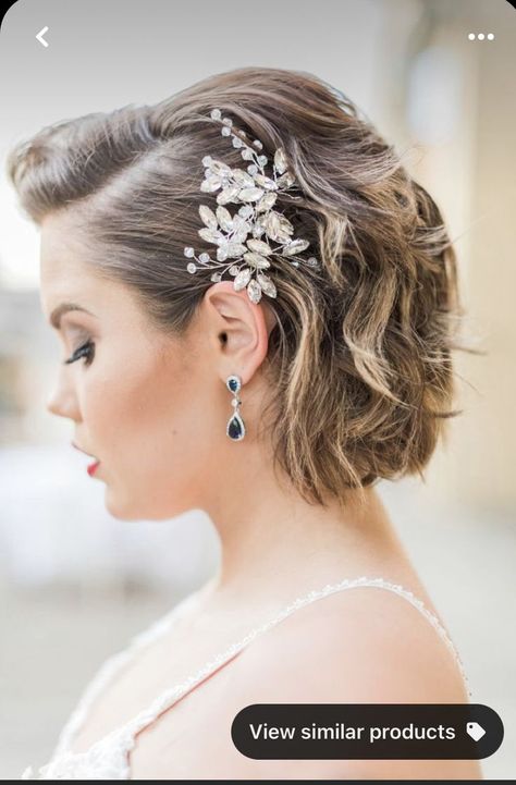 Short Hairstyle Women Wedding Bride, One Side Up Wedding Hair Short, Wedding Hairstyles For Chin Length Hair, Mother Of The Bride Hair Short Curly Bob Hairstyles, Short Curly Hair For Wedding, Short Hairstyles For Round Faces, Short Bridal Hair, Short Hair Bride, Brown Bob