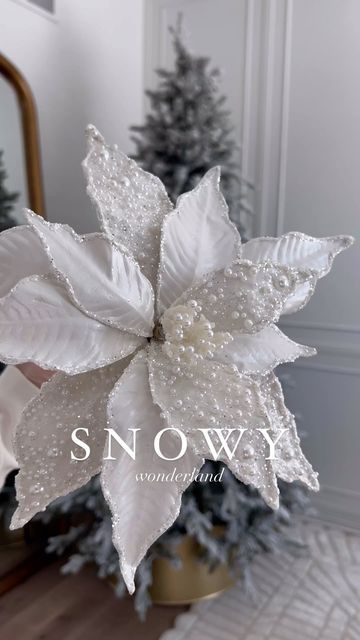 Paper Pointsettia, Christmas Tree Inspo, Pearl Ornaments, Centerpieces Diy, Glam Christmas, Christmas Centerpieces Diy, Christmas Tree Shop, White Tree, Christmas Mood