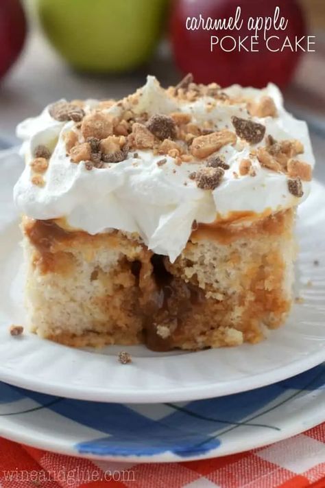 Caramel Apple Poke Cake - Simple Joy Recipes With Caramel, Caramel Apple Poke Cake, Apple Poke Cake, Banana Split Dessert, Blueberry Breakfast Cake, Diy Easy Recipes, Best Sugar Cookie Recipe, Dessert Simple, Poke Cake Recipes