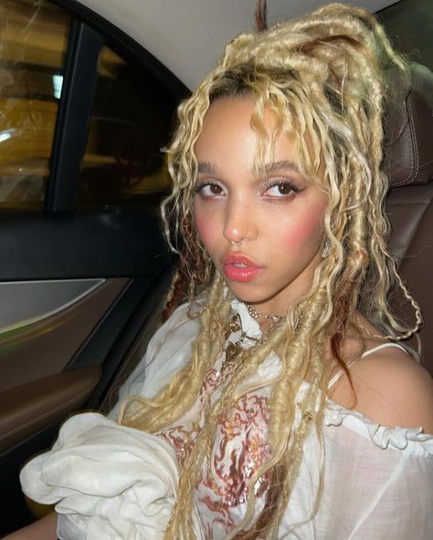 FKA twigs on Twitter: "laugh now, cry later… " Laugh Now Cry Later, Fka Twigs, Woman Face, Celebrity Crush, Hair Inspo, Pretty People, Beautiful People, Makeup Looks, Hair Makeup