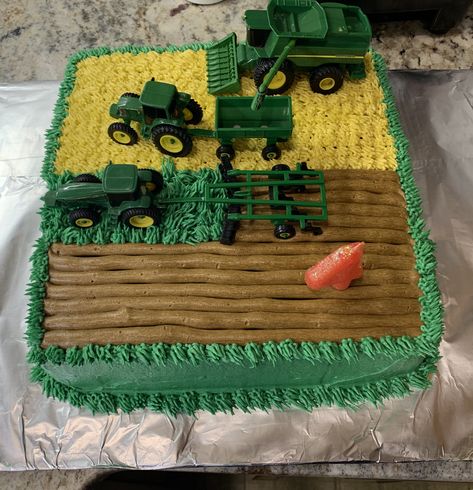 Combine, farming cake! John Deere Tractor Birthday Cakes, John Deere Cake, John Deere Birthday Party, Farm Birthday Cakes, John Deere Birthday, Tractor Cake, Tractor Birthday Party, Farm Themed Birthday Party, Farm Cake