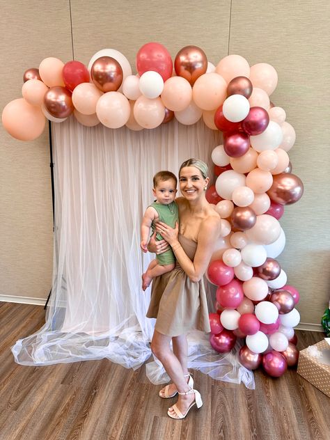 bridal shower backdrop curtain with pink balloon arch, pink bridal shower Balloon Arch Pink, Tulle Balloons, Drape Backdrop, Tulle Backdrop, Backdrop Curtains, Photoshoot Backdrops, Bridal Shower Backdrop, Womens Conference, Shower Backdrop