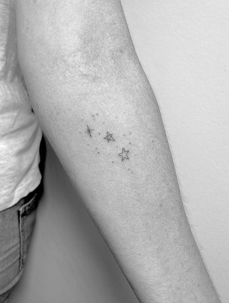 Star Fine Line Tattoo, Maria Tattoo, Fine Line Tattoo Ideas, Maching Tattoos, Line Tattoo Ideas, Universe Tattoo, Drawing Stars, Tattoo People, Fine Line Tattoo