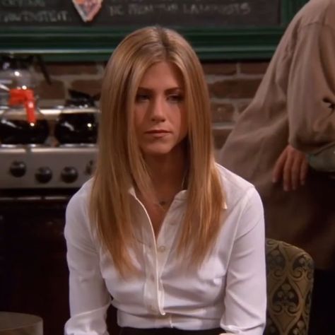 Friends on Instagram: “‘’We’re the best ones.’’ ☕️ The One with the Kips. (Season 5, episode 5.)” Rachel Green Hair, Rachel Hair, Rachel Green Friends, Jeniffer Aniston, Tv Show Friends, Rachel Green Outfits, Rachel Friends, Jennifer Aniston Hair, Jennifer Aniston Style