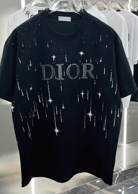 Dior Tshirt, Louis Vuitton T Shirt, Classy Clothing, Dior Shirt, Eve Outfit, Luxury Outfits, Classy Outfits, Mens Tees, Gq